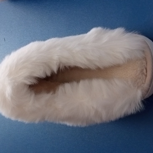 Luxuriously Soft Furry Ivory Slippers Size XL - Picture 3 of 5